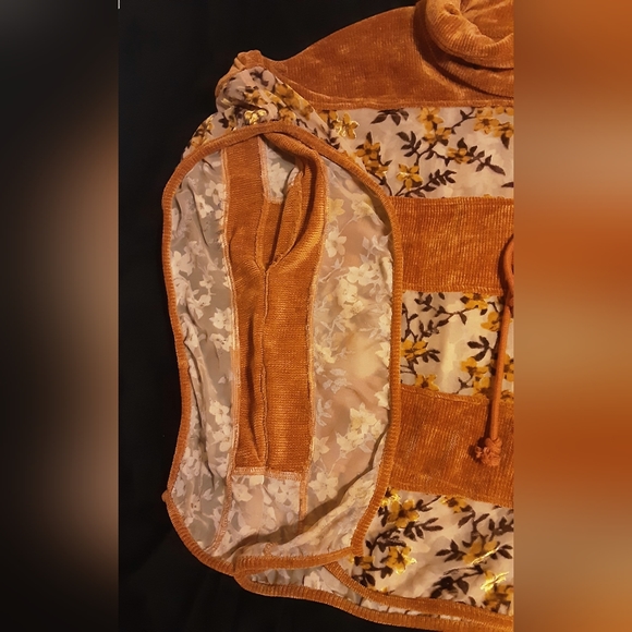 Dor Dor Couture Chenille Floral Burnout Stripe Poncho - Picture 3 of 7